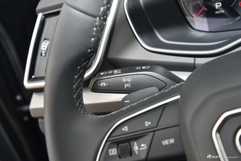 2026款奥迪Q5L 45周年典藏版 40 TFSI 豪华动感型