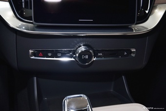 2025款沃尔沃XC90改款 B6 智远豪华版 6座