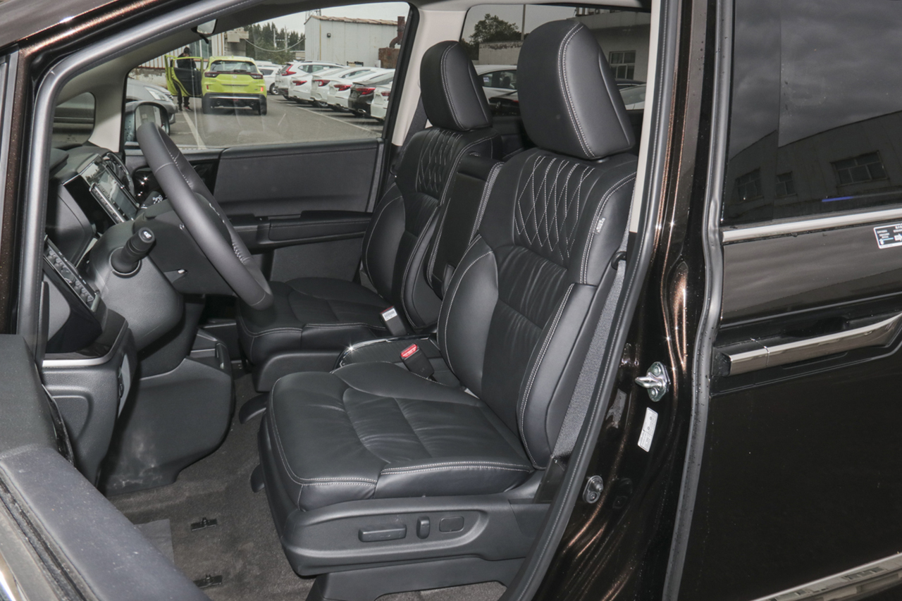 2019款艾力绅混动2.0L自动至尊版