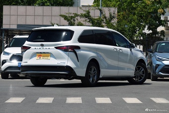 2027款赛那SIENNA 2.5L 双擎四驱臻享版