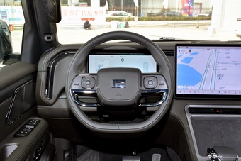 2024款极石01 尊享6座长续航版