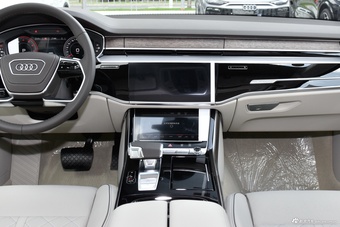 2025款奥迪A8L 55 TFSI quattro 旗舰型