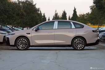 2025款零跑B01 550悦享版