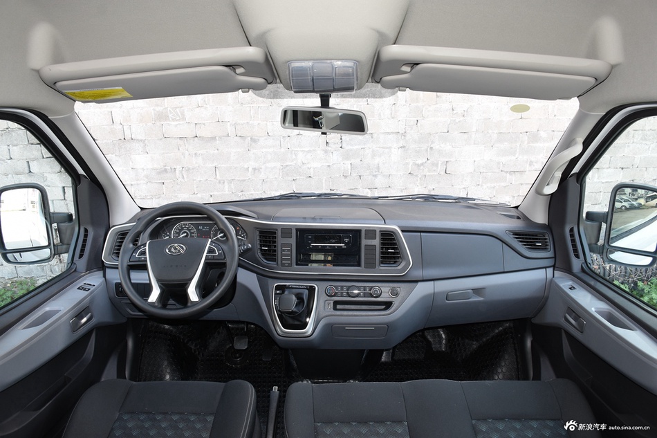 2024款新途V80 傲运通超值版 6AMT 短轴中顶127Ps 5/6座