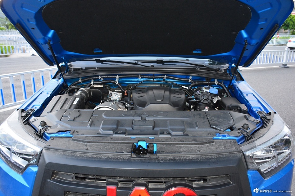 2021款帅铃T8 2.0T手动PRO柴油两驱锐尚版大双