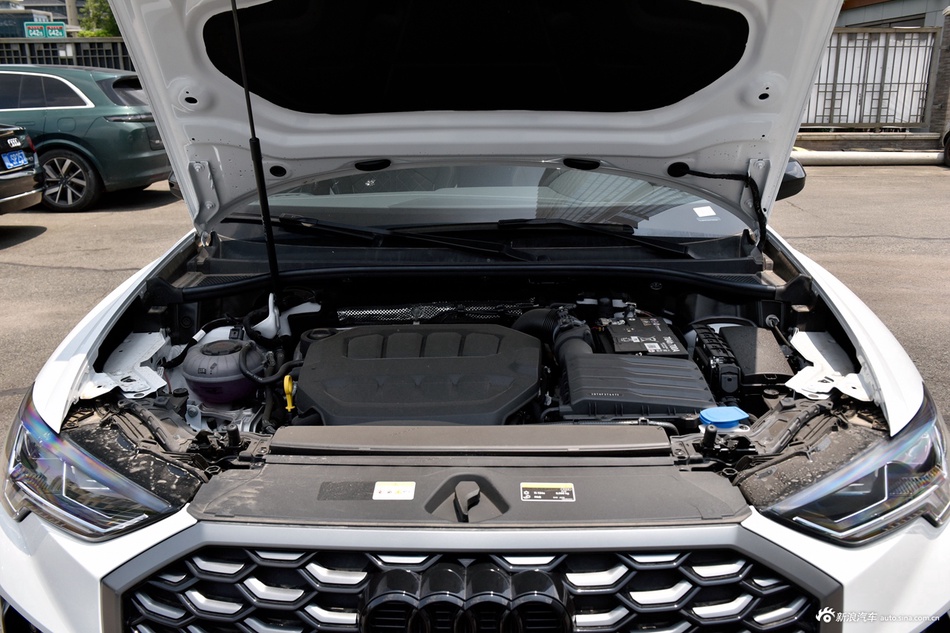 2025款奥迪Q3 Sportback quattro45周年典藏版 40TFSI 时尚型