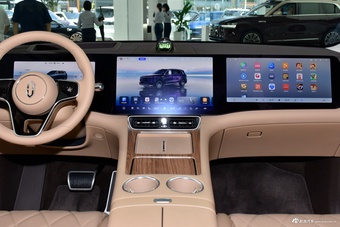 2025款问界M8 增程 Ultra版 53.4kWh 6座版