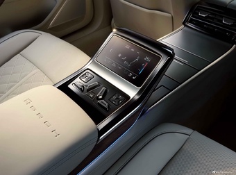 2022款奥迪A8L Horch创始人版 传奇型