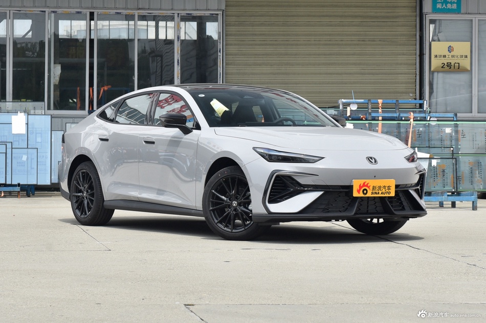 C位出道，走心推荐，长安汽车长安UNI-V全国新车8.87万起