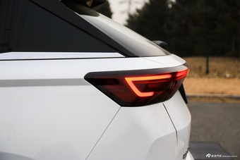 2023款奔腾T77 1.5T 自动尊享型