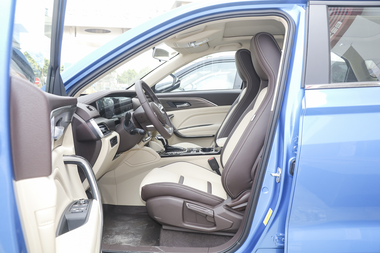 2019款奔腾T77 1.2T自动豪华型230 TID