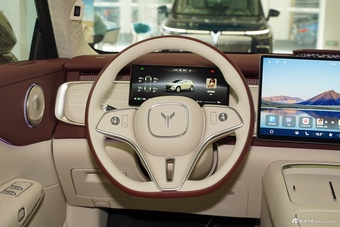 2025款岚图知音 后驱乾崑版