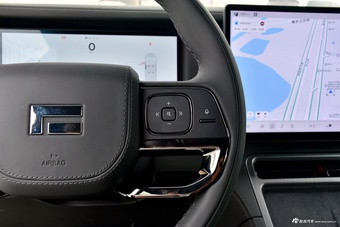 2024款极石01 尊享6座长续航版