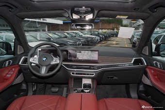 2025款宝马X5 xDrive 40Li 尊享型M 运动曜夜套装图片