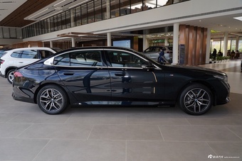 2026款宝马i5 eDrive 40L M运动套装