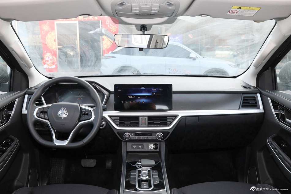 2024款搏胜 商用 2.0T自动柴油两驱标轴 青春版