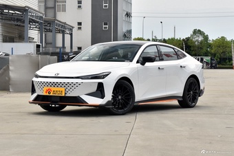 2025款长安UNI-V 1.5T 500Bar尊贵运动型图片