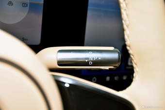 2025款问界M8 增程 Ultra版 53.4kWh 6座版