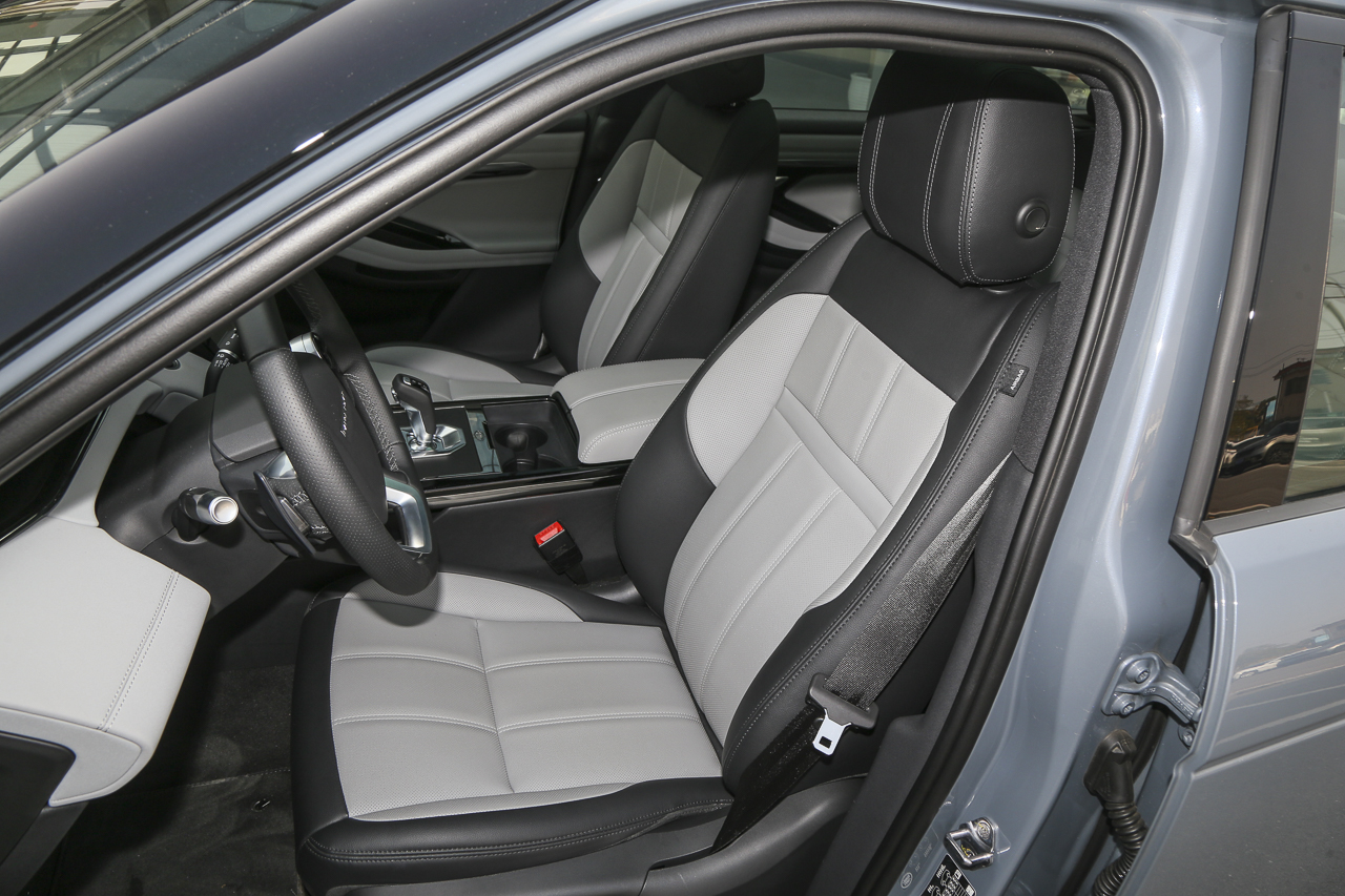 2020款揽胜极光R-DYNAMIC SE运动科技版 