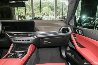 2026款宝马X6 xDrive40i 尊享型 M运动套装
