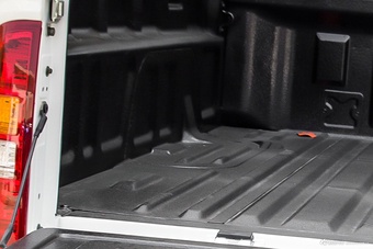 2022款福田征服者5 2.0T自动柴油两驱武林至尊长轴4F20TC