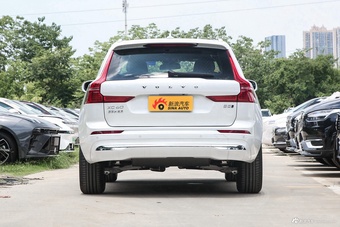 2025款沃尔沃XC60 B5 四驱智逸豪华版