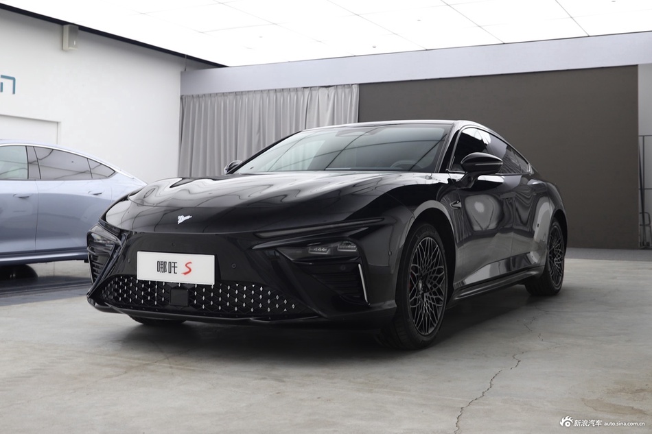 2022款哪吒S 增程版