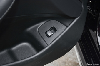 2021款奔驰E级改款 E 300 L 运动豪华型 