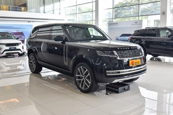 2026款揽胜 3.0 L6 400PS HSE长轴版