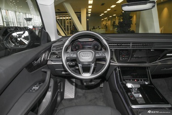 2024款奥迪Q8 55 TFSI 豪华动感型