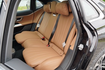 2025款奔驰E级改款 E 300 L 豪华型