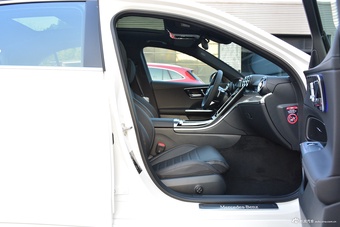 2024款奔驰C级 C 260 L 4MATIC 运动版