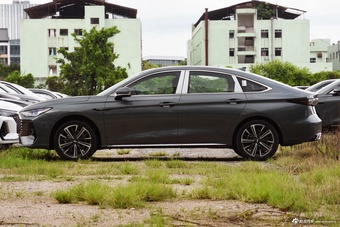 2025款艾瑞泽8 PRO 1.6T 豪华+