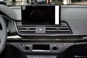 2025款奥迪Q5L Sportback 45周年典藏版 40 TFSI 豪华型