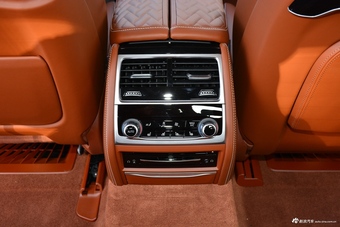 2019款宝马7系750Li xDrive V8豪华套装 