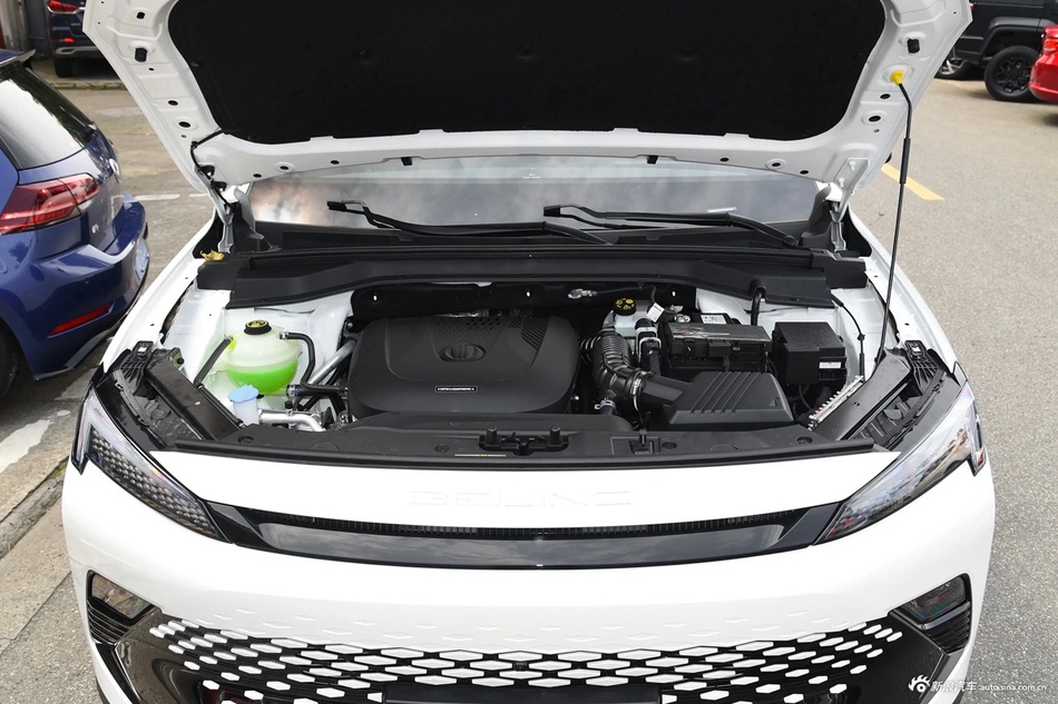 2023款北京 魔方 1.5T DCT铂金版