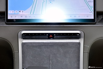 2024款极石01 尊享6座长续航版