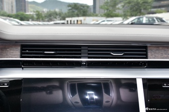 2025款奥迪A8L 55 TFSI quattro 旗舰型