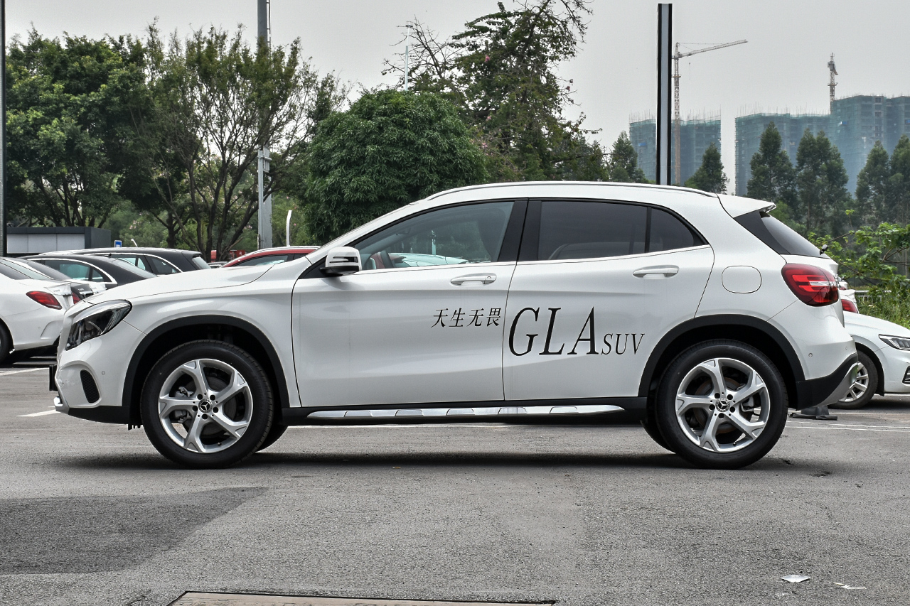 2019款奔驰GLA级 GLA200 1.6T 自动动感型
