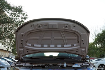 2025款零跑B01 550悦享版