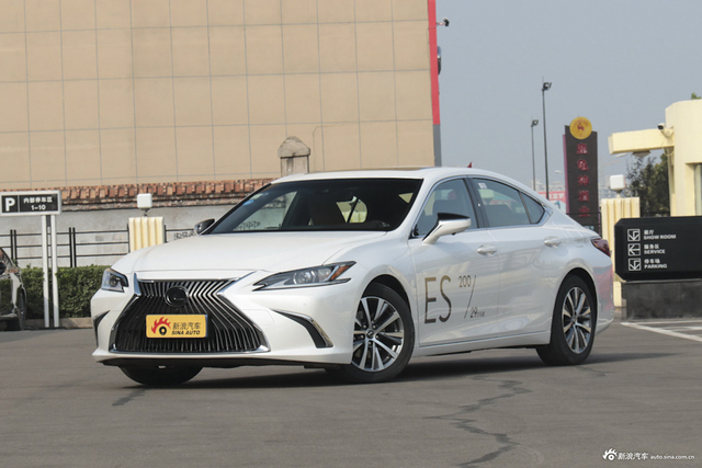 2020款雷克萨斯ES 2.0L自动200豪华版