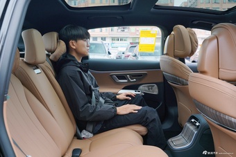 2025款奔驰E级改款 E 300 L 豪华型