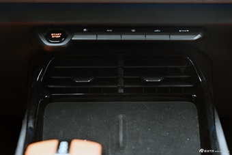 2025款长安UNI-V 第三代 2.0T 劲擎型