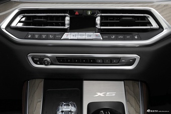 2022款宝马X5 xDrive 40Li 尊享型M运动套装