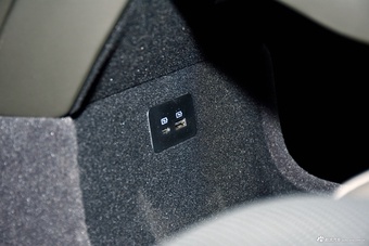 2024款极石01 尊享6座长续航版