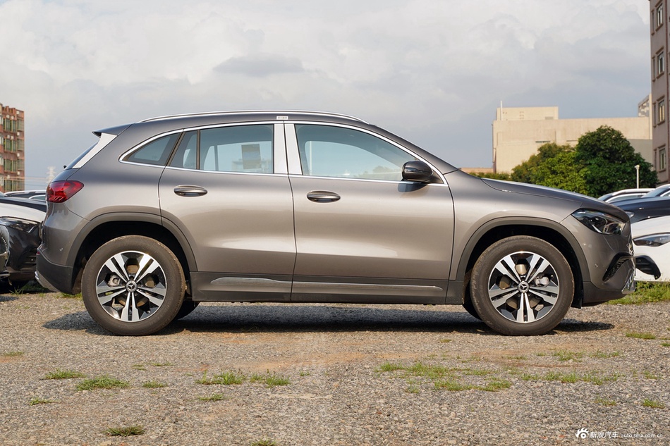 全系价格低至19.23万起，最大折扣6.4折，奔驰GLA级问你敢答应吗？