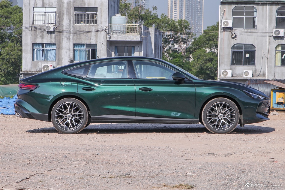 确认过眼神，遇上对的车，名爵MG7全国10.30万起