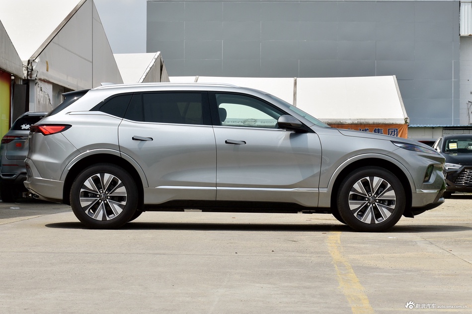 价格来说话，12月新浪报价，别克E5全国新车13.85万起