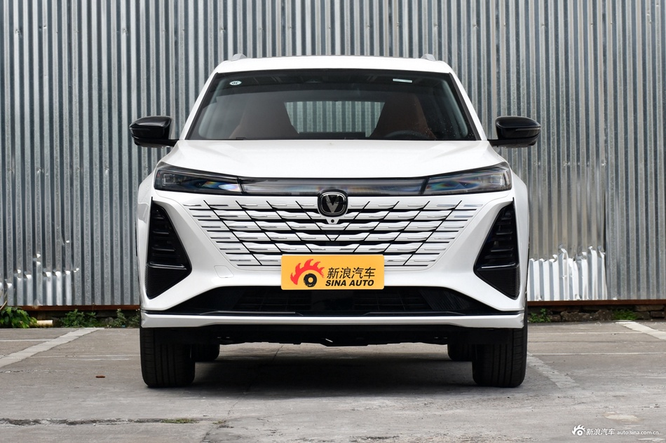 明明可以靠颜值却非要靠价格实力，长安汽车长安CS75 PLUS全国9.54万起